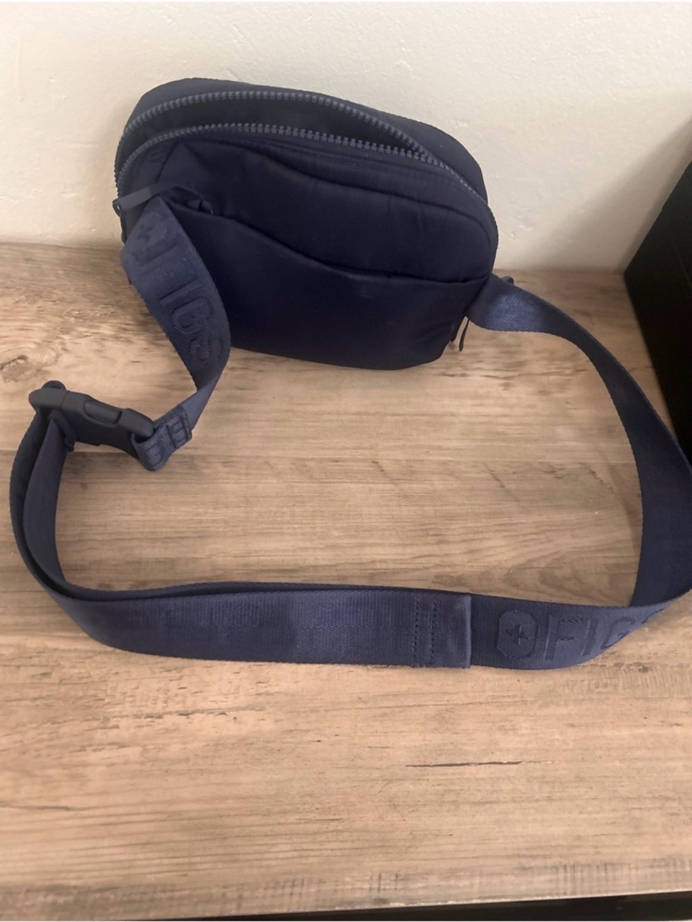 New! Figs Navy Crossbody Sling Bag - Picture 4 of 5